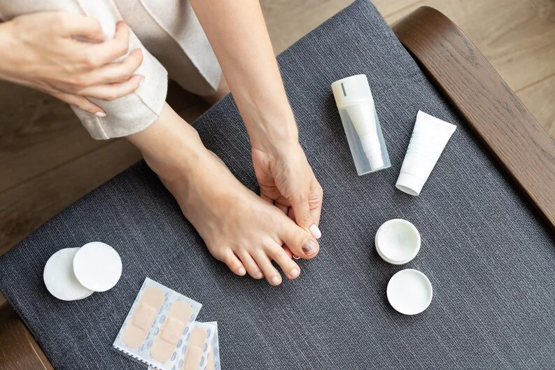 Daily diabetic foot care and moisturizing to prevent wounds